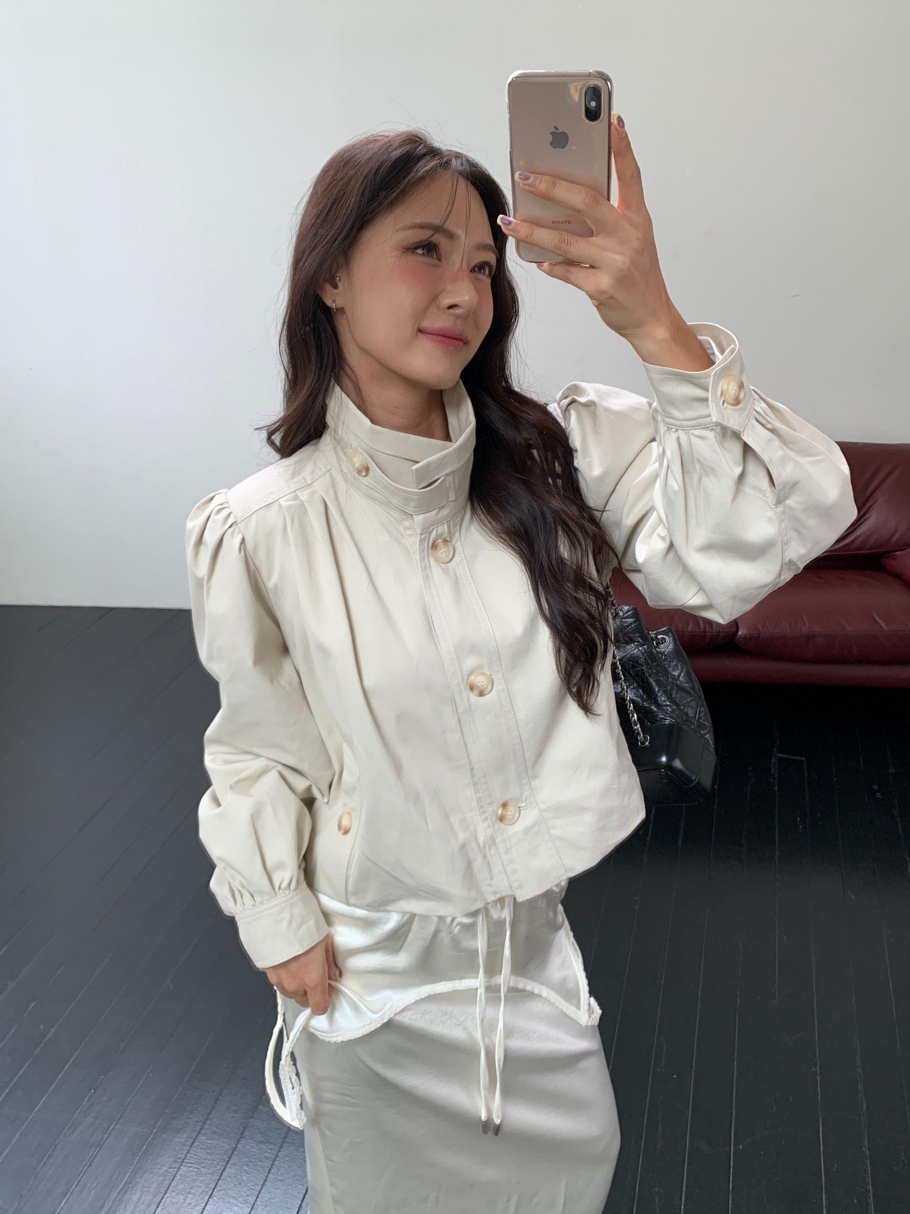 大圓扣寬袖短版外套